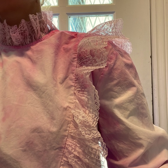 Vintage pink and white lace trimmed blouse size medium - Picture 6 of 15